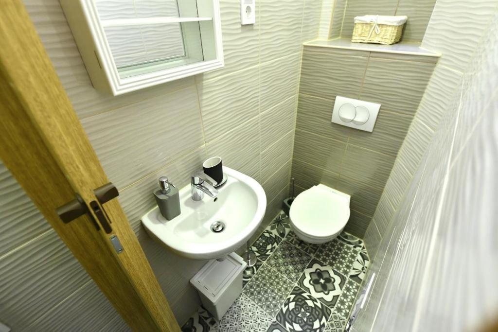 Cosy Flat In Kiraly Str, King Apartment Будапеща Екстериор снимка